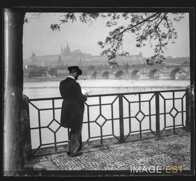Au bord de la rivière Moldau (Prague)