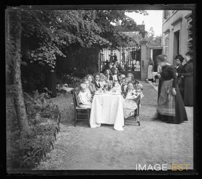 Enfants attablés (Bussang)
