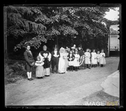 Enfants costumés (Bussang ?)