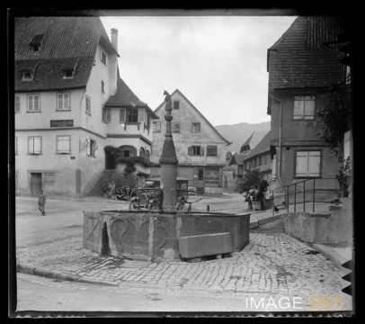 Fontaine de l'Ours (Dambach-la-Ville)