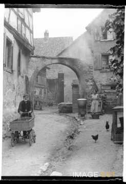 Intérieur d'une cour (Alsace)