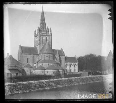 Basilique Notre-Dame d'Avesnière (Laval)