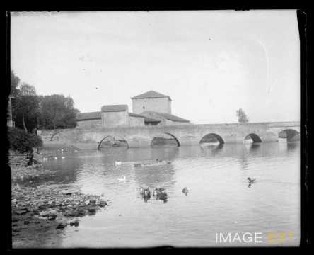 Pont et ferme (Port-sur-Seille)