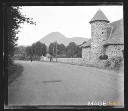 Une route (Clermont-Ferrand)