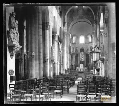 Intérieur église Notre-Dame-du-Port (Clermont-Ferrand)