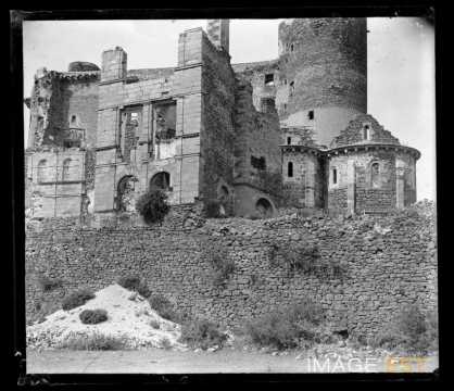Vestiges de château (Murol)