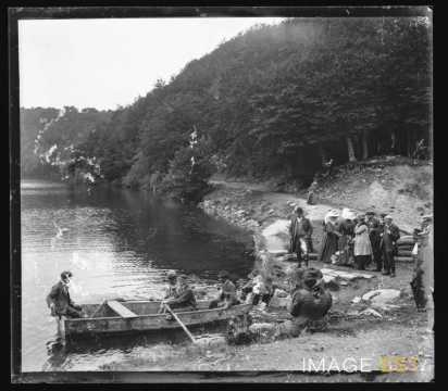 Embarquement d'un groupe de personnes (Murol)