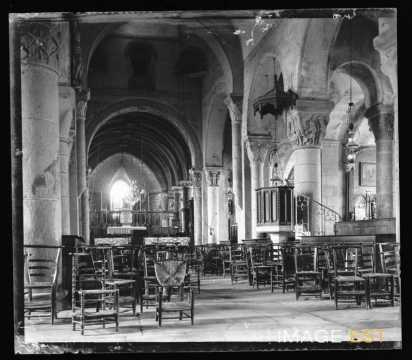 Intérieur de l'église (Besse-et-Saint-Anastaise)