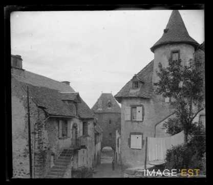 Tour et porte de la Martille (Salers)