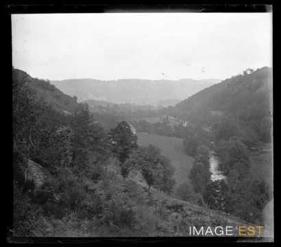 Paysage montagneux (Puy-de-Dôme ?)
