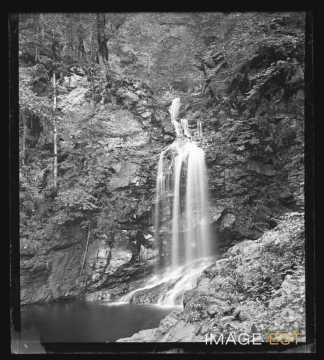 Cascade (Puy-de-Dôme ?)