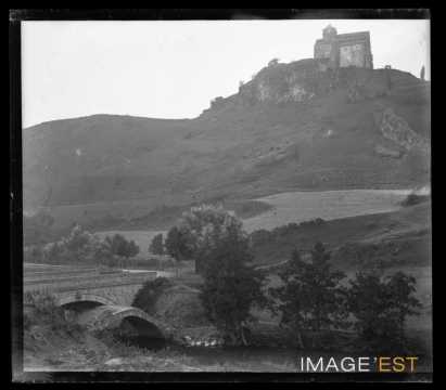 Rocher et église Saint-Pierre (Albepierre-Bredons)