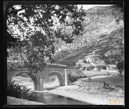 Pont et église (La Malène)