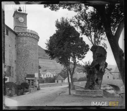 Tour de l'Horloge et rue de la Mairie (Meyrueis)
