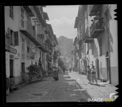 Une rue (Alpes-Maritimes)