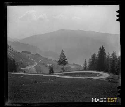 Routes en lacets (Haute-Savoie)
