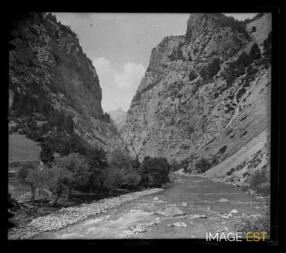 Rivière de montagne (Hautes-Alpes )