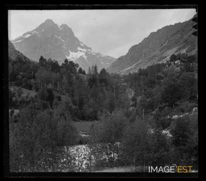 Paysage montagneux (Hautes-Alpes)
