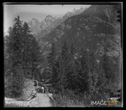 Groupe de randonneurs (Hautes-Alpes ?)