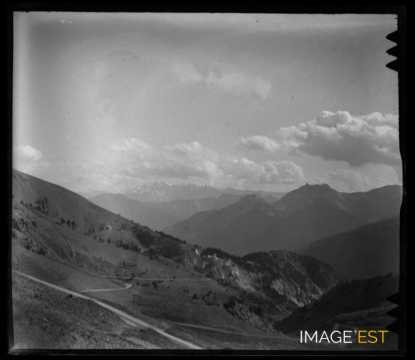 Paysage montagneux (Hautes-Alpes)