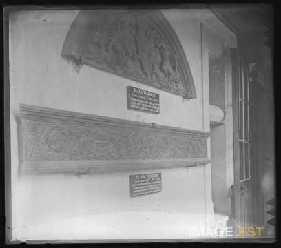 Frise et fronton de Peter et Hans Vischer (Château de Montrottier)