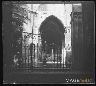 Portail d'une église (Barcelone ?)