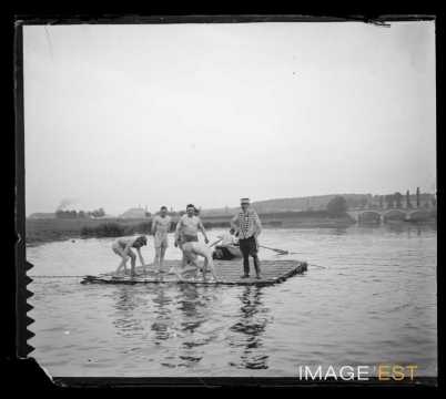 Hussards sur un radeau (Art-sur-Meurthe)