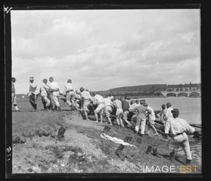 Démontage d'une passerelle (Art-sur-Meurthe)
