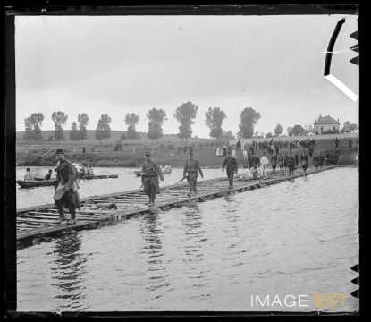 Traversée d'une passerelle (Art-sur-Meurthe)