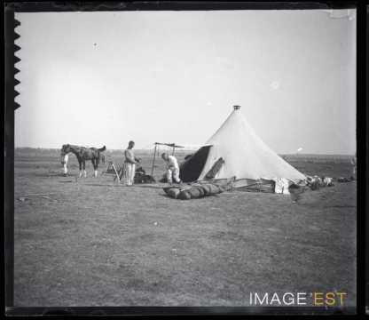 Hussards devant leur campement (Art-sur-Meurthe)