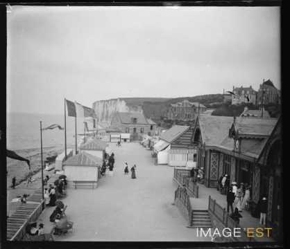 Plage et casino (Saint-Valery-en-Caux)
