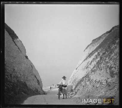 Promeneur dans une gorge (Berneval-le-Grand)