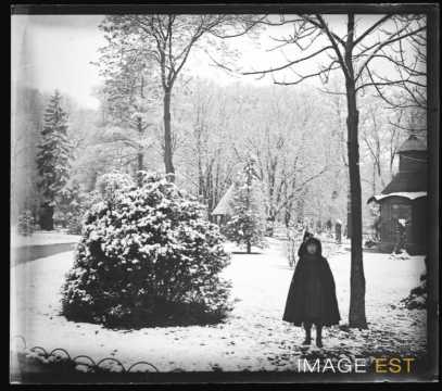 Enfant dans le parc de la Pépinière (Nancy)