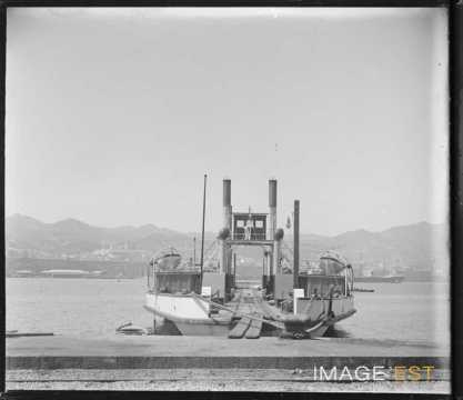 Ferry à quai (Catane)