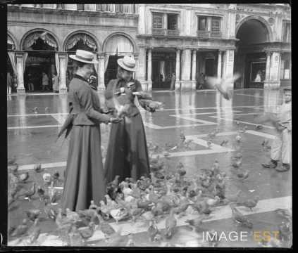 Élégantes place Saint-Marc (Venise)