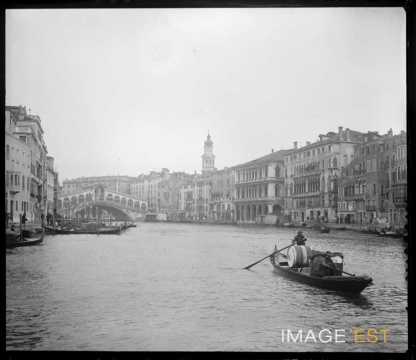 Gondole sur le Grand canal (Venise)
