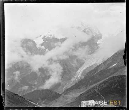 Paysage montagneux (Italie ?)