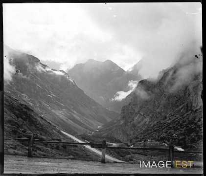 Paysage montagneux (Italie ?)