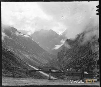 Paysage montagneux (Italie ?)