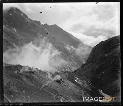 Paysage montagneux (Italie ?)