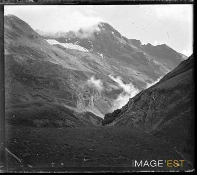 Paysage montagneux (Italie ?)