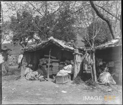 Marché kabyle d'étoffes (Tizi Ouzou)