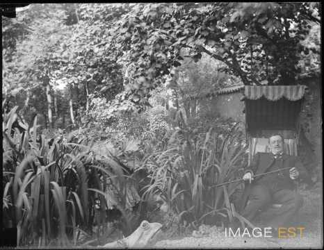 Homme dans un jardin (Nancy)
