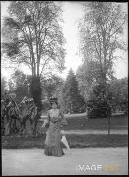 Femme dans un parc (Nancy)