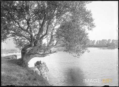 Femme au bord de la Meurthe (Jarville-la-Malgrange)