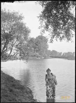 Femme au bord de la Meurthe (Jarville-la-Malgrange)