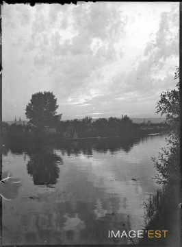 Contre-jour sur la Meurthe (Saint-Nicolas-de-Port)