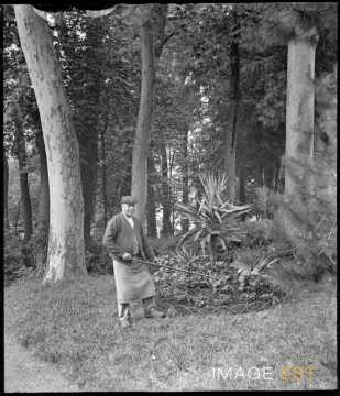 Jardinier dans le parc Olry (Nancy)