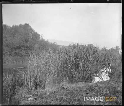 Femme au bord d'un étang (Liverdun)