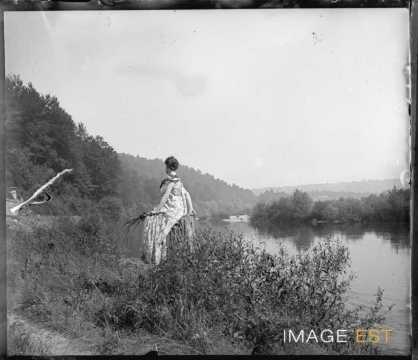 Femme au bord de la Moselle (Liverdun)